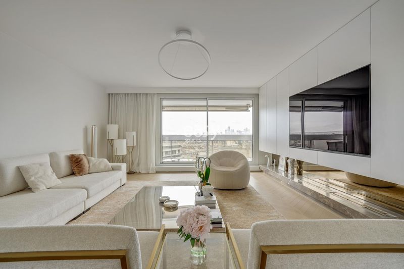 rental of an unusual and atypical filming location in the city of Paris FRANCE